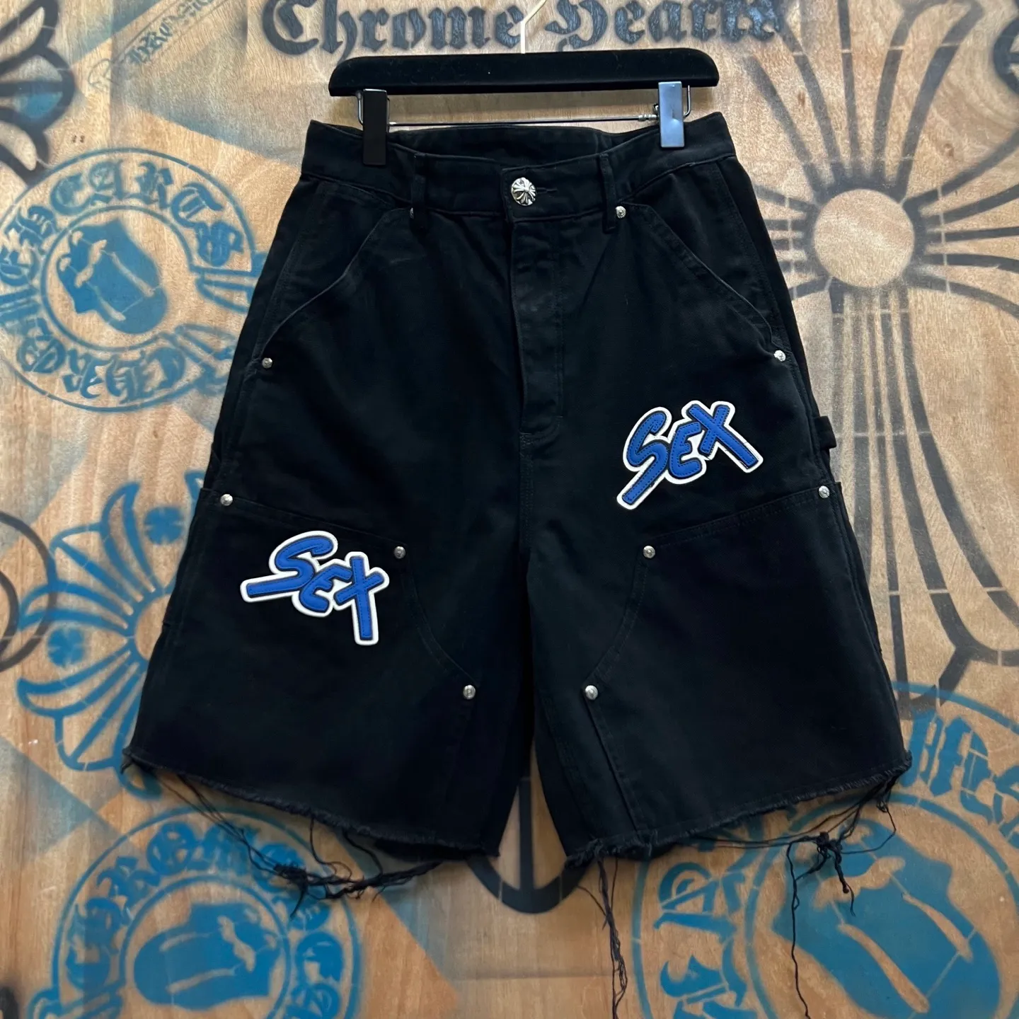 P520 chrome hearts limited series new city limited jeans Chrome Hearts city limited denim shorts vintage levis American made 501 505 517 base version remake Levis American made 501 base version imported sheepskin 925 silver remake Customers provide waist and pants length or height and weight. The studio will select the most suitable base version for you to remake. There are many people doing remakes in the market. Don’t belittle or comment. The difference is visible to the naked eye. See and compare for yourself #CHROME HEARTS Unisex style